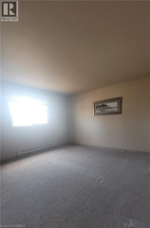 Photo 15 of 325 Fairview Drive, Brantford ON