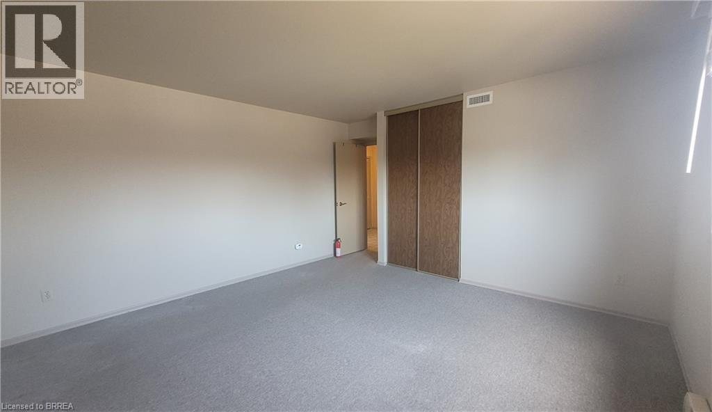 Photo 5 of 325 Fairview Drive, Brantford ON