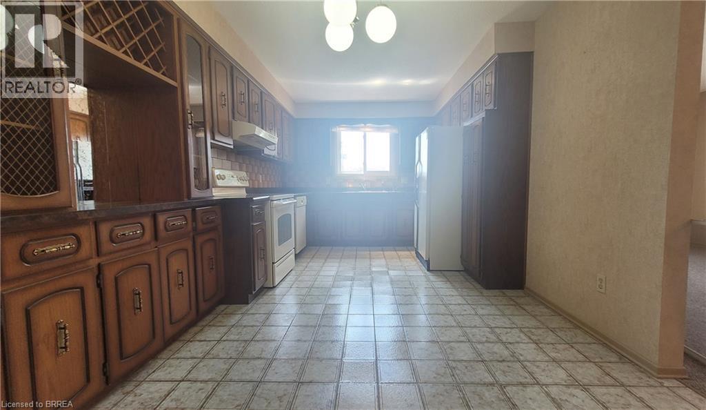 Photo 25 of 325 Fairview Drive, Brantford ON