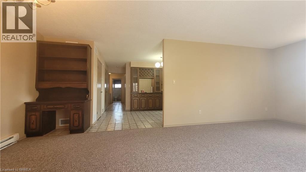 Photo 11 of 325 Fairview Drive, Brantford ON