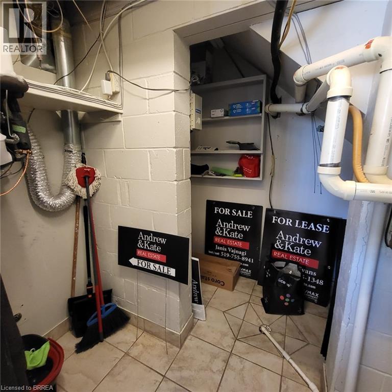 Photo 10 of 325 Fairview Drive, Brantford ON