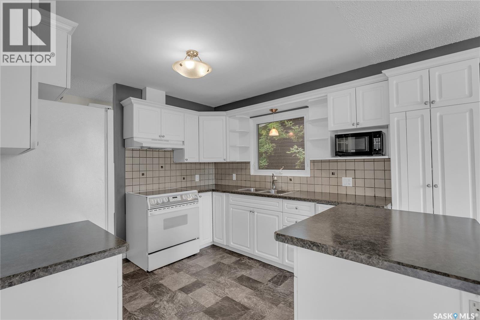 Photo 12 of 217 Boyd Street, Saskatoon SK