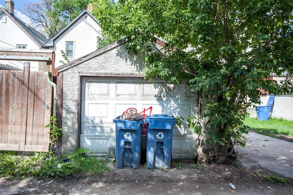 Photo 13 of 323 Beverley Street, Winnipeg MB