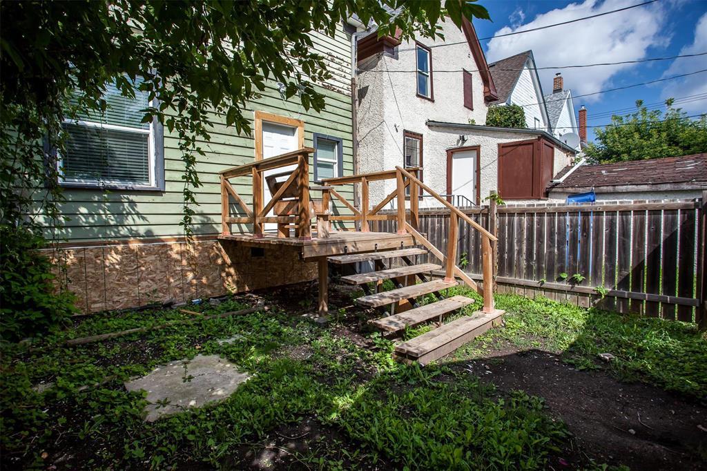 Photo 8 of 323 Beverley Street, Winnipeg MB