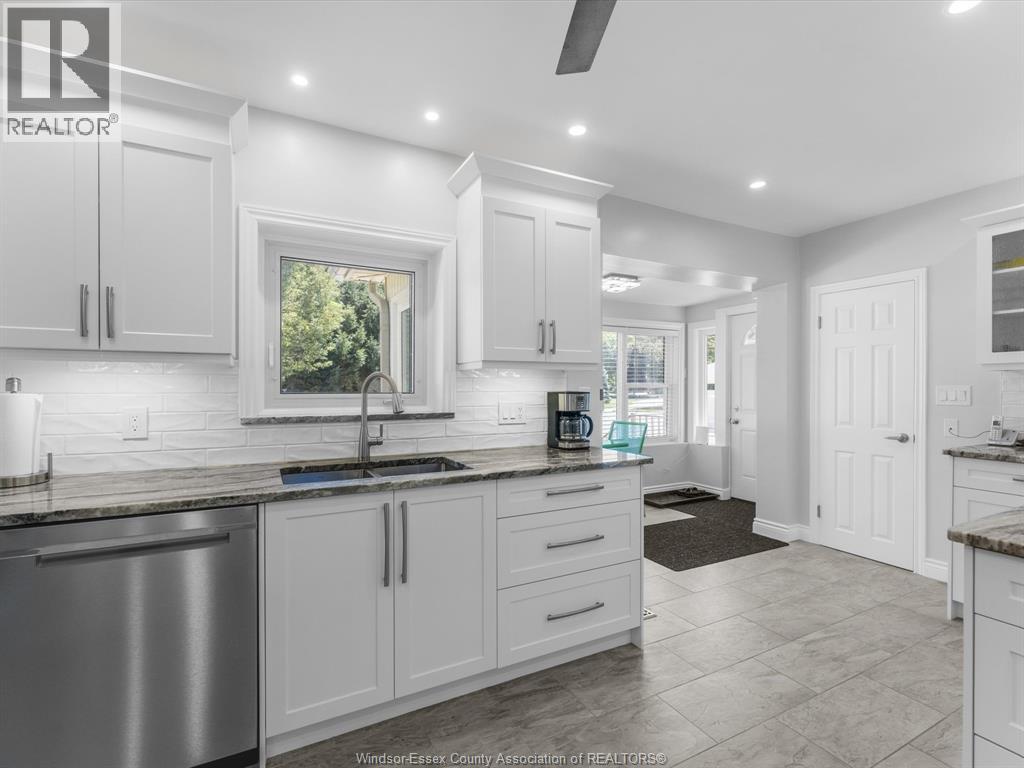 Photo 15 of 297 Fairview Boulevard, Windsor ON