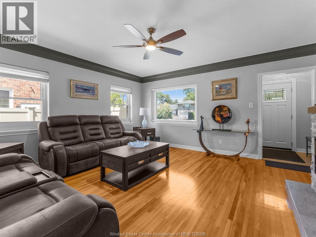 Photo 8 of 297 Fairview Boulevard, Windsor ON