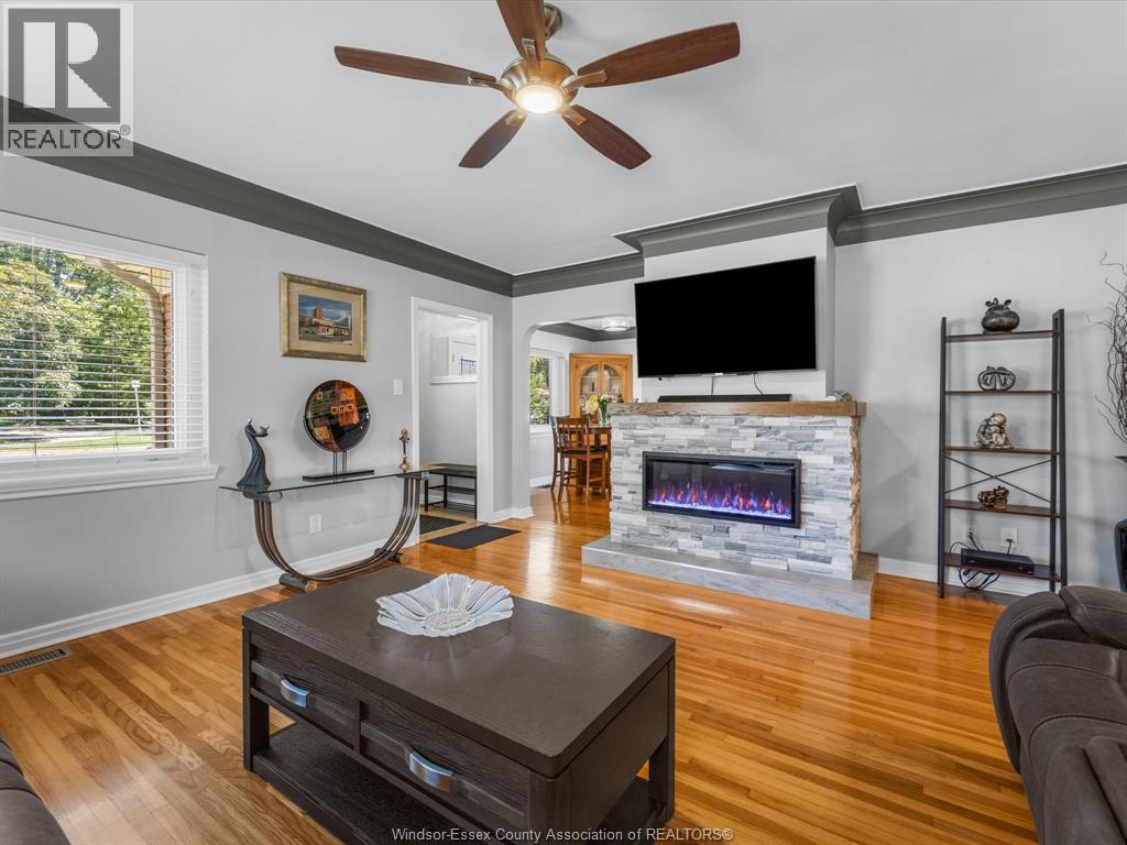 Photo 7 of 297 Fairview Boulevard, Windsor ON