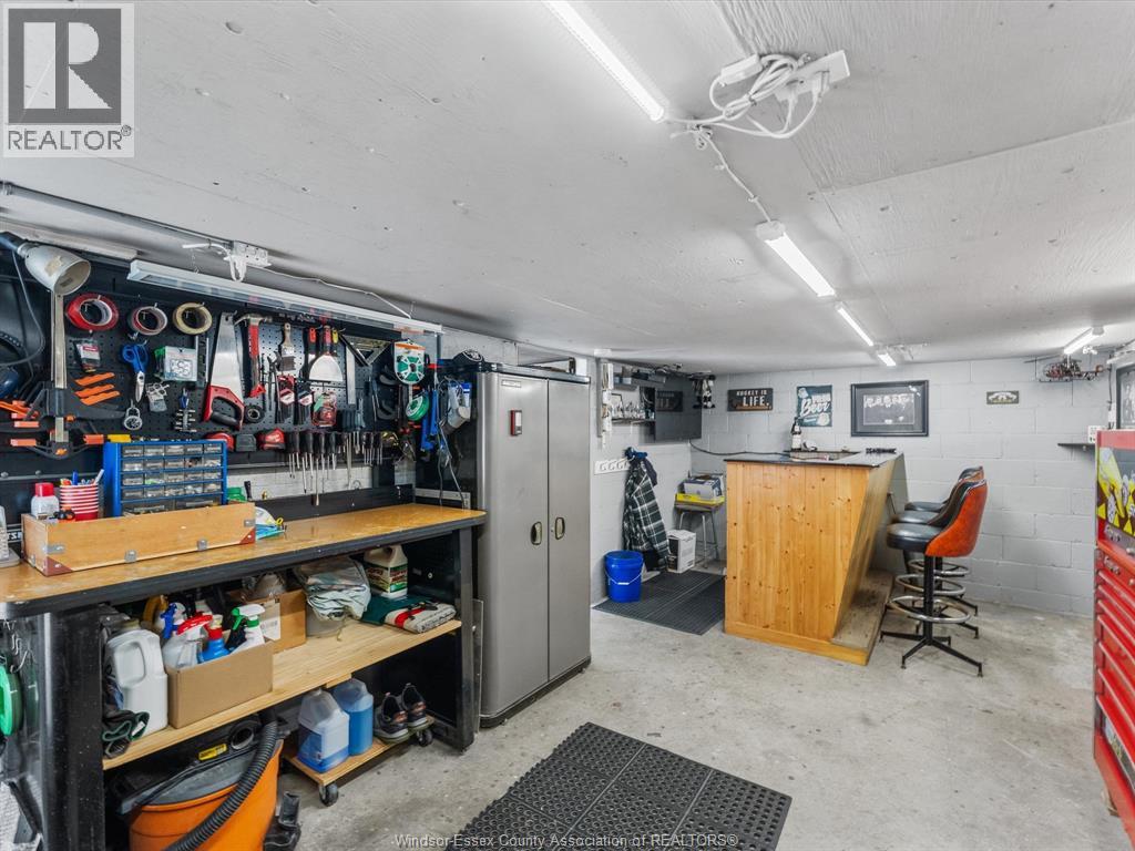Photo 32 of 297 Fairview Boulevard, Windsor ON