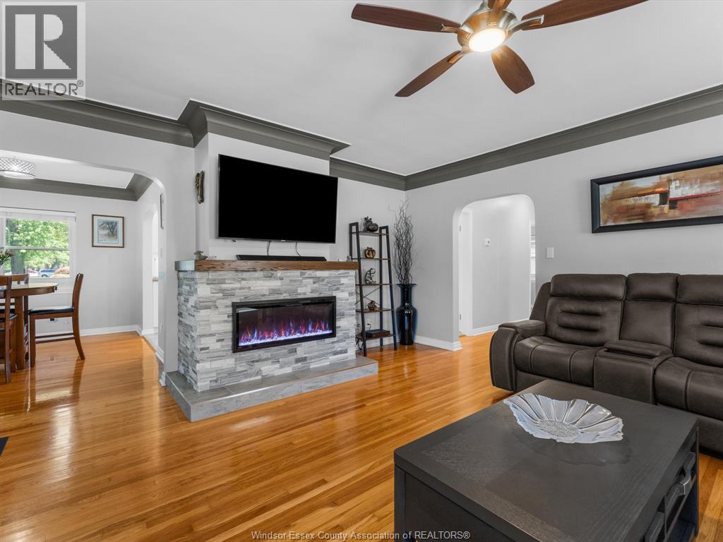 Photo 6 of 297 Fairview Boulevard, Windsor ON
