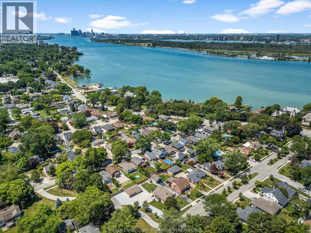Photo 44 of 297 Fairview Boulevard, Windsor ON