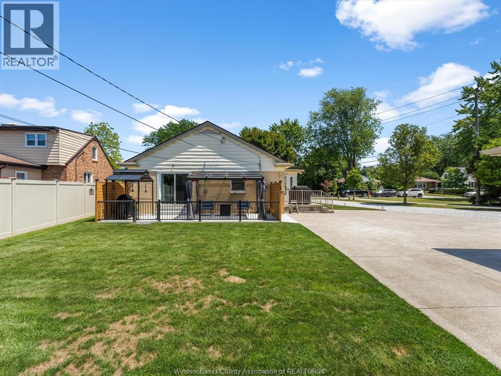 Photo 38 of 297 Fairview Boulevard, Windsor ON