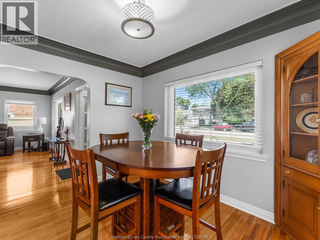 Photo 10 of 297 Fairview Boulevard, Windsor ON