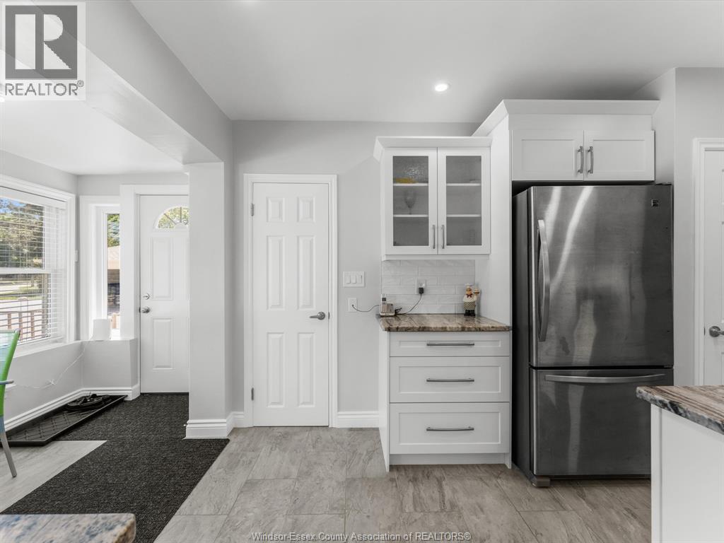 Photo 22 of 297 Fairview Boulevard, Windsor ON