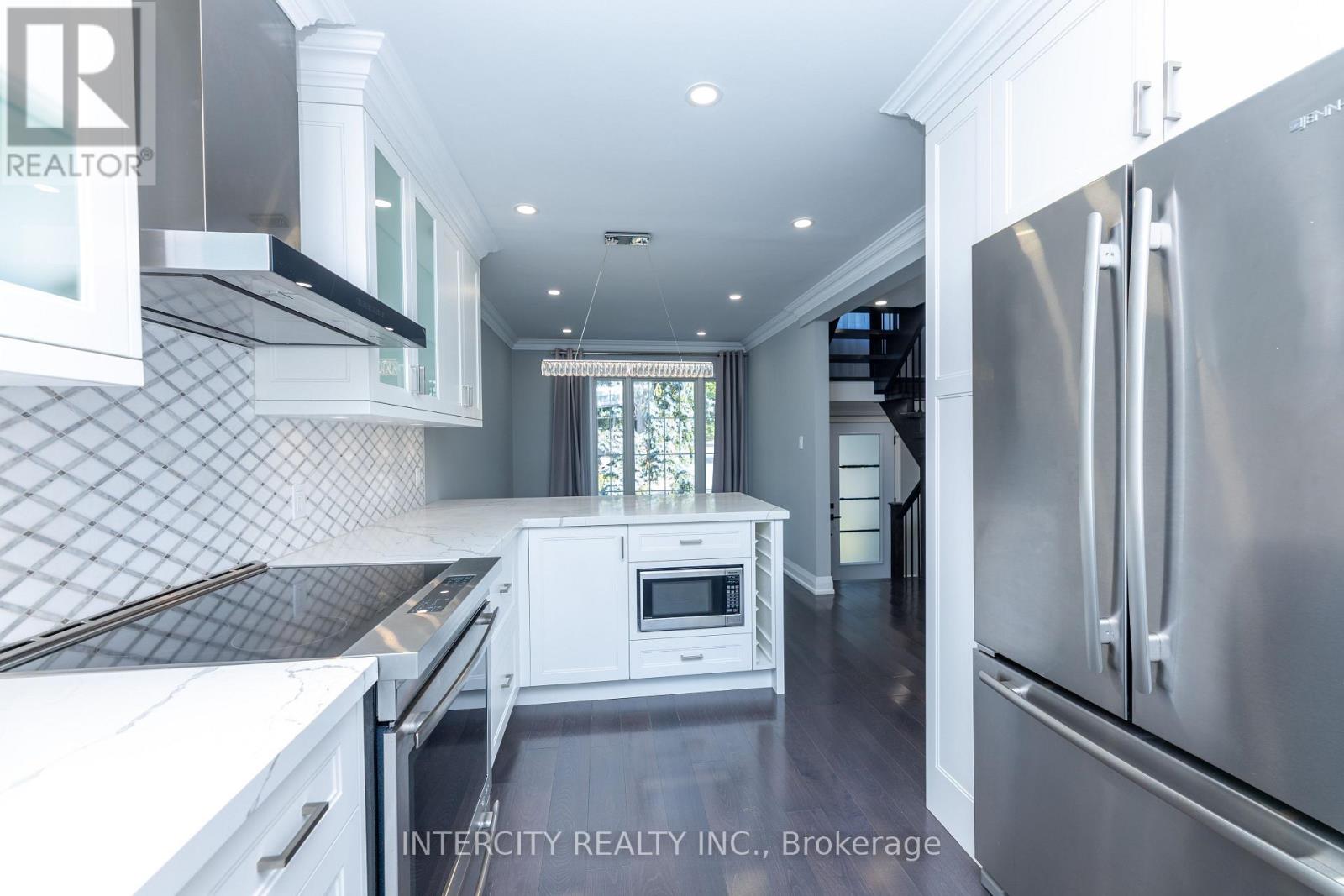 Photo 13 of 19 Marowyne Drive, Toronto ON