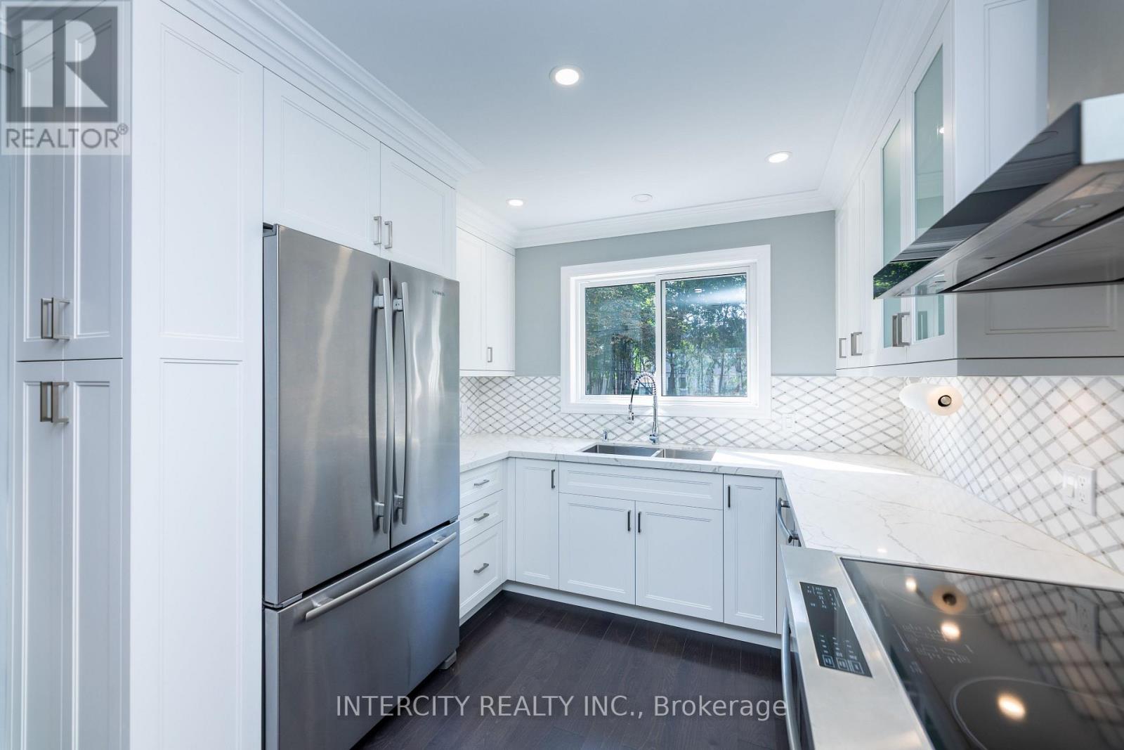 Photo 25 of 19 Marowyne Drive, Toronto ON