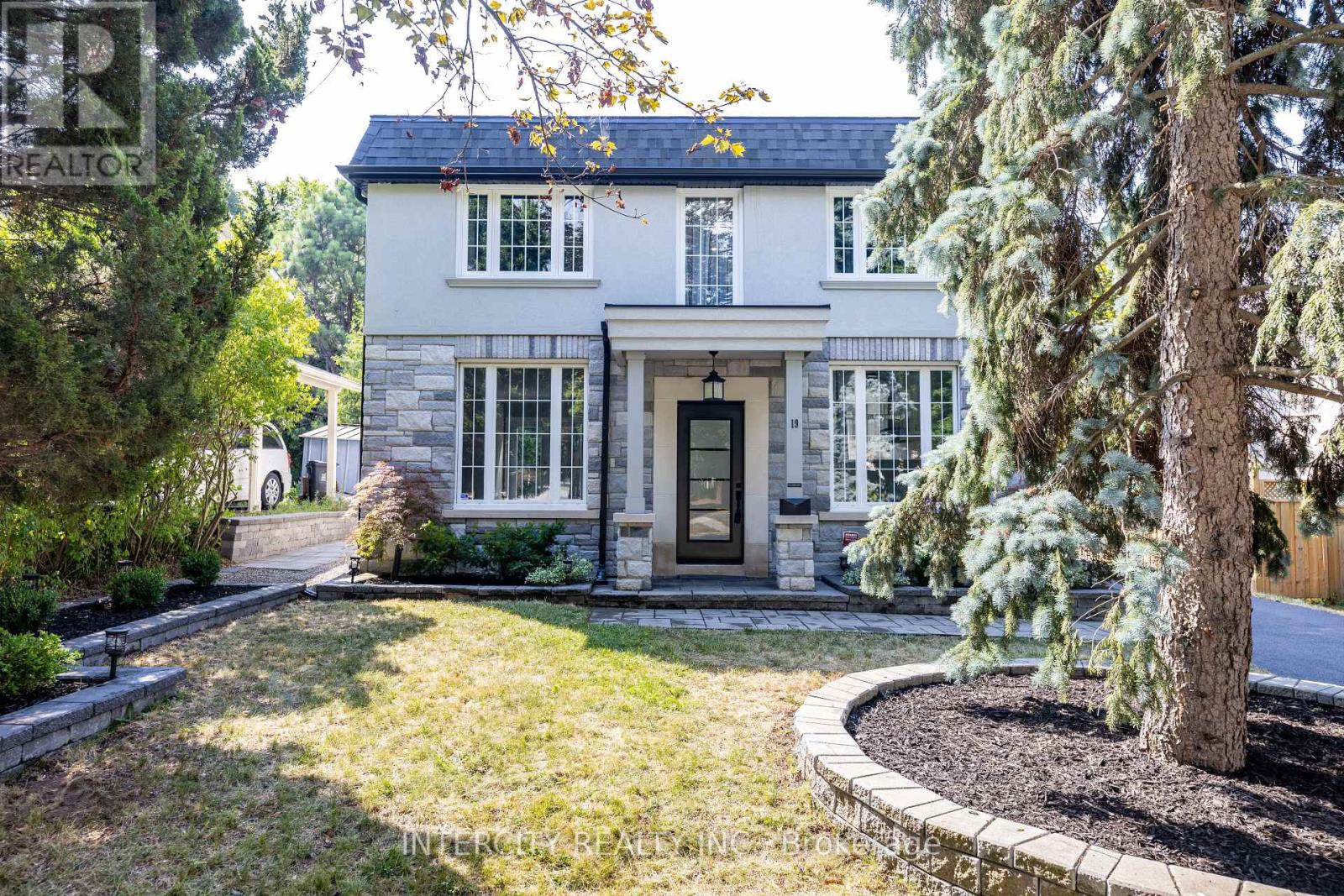 Photo 12 of 19 Marowyne Drive, Toronto ON
