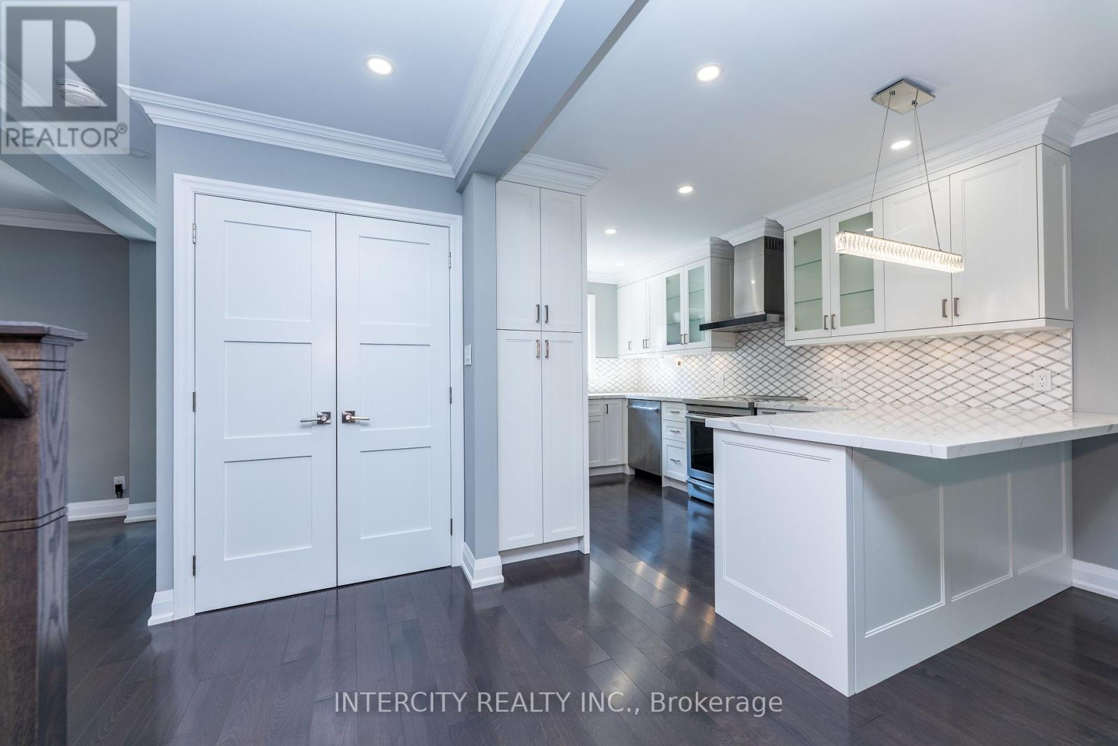 Photo 24 of 19 Marowyne Drive, Toronto ON