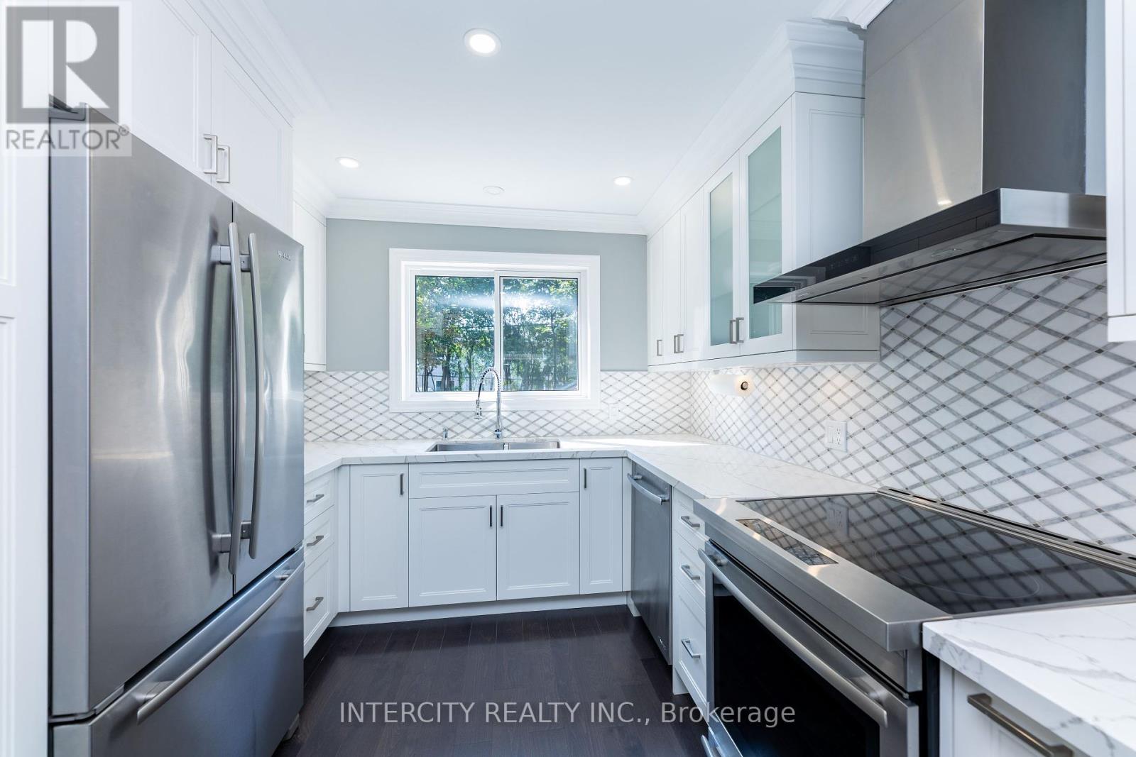 Photo 1 of 19 Marowyne Drive, Toronto ON