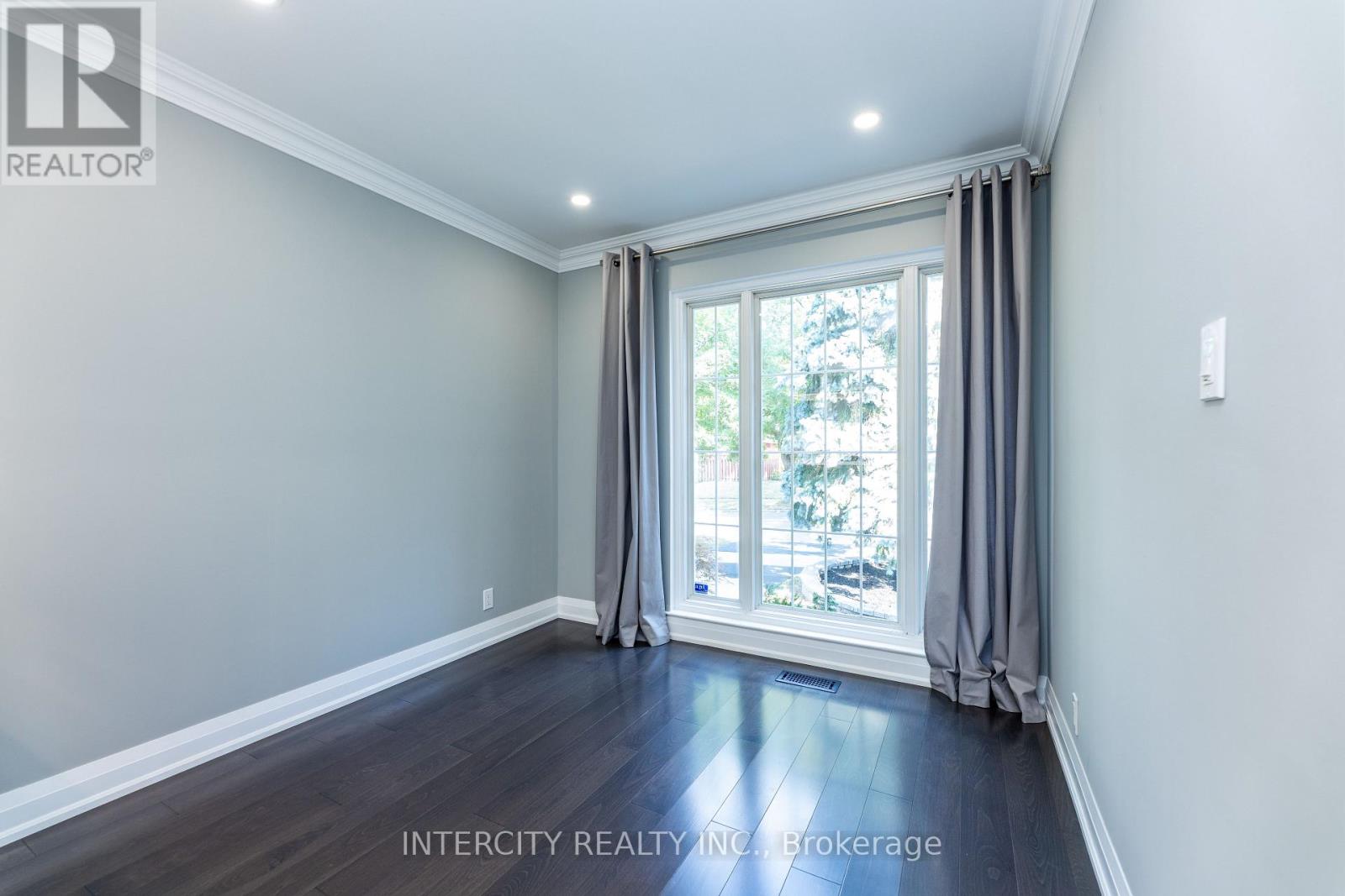 Photo 14 of 19 Marowyne Drive, Toronto ON
