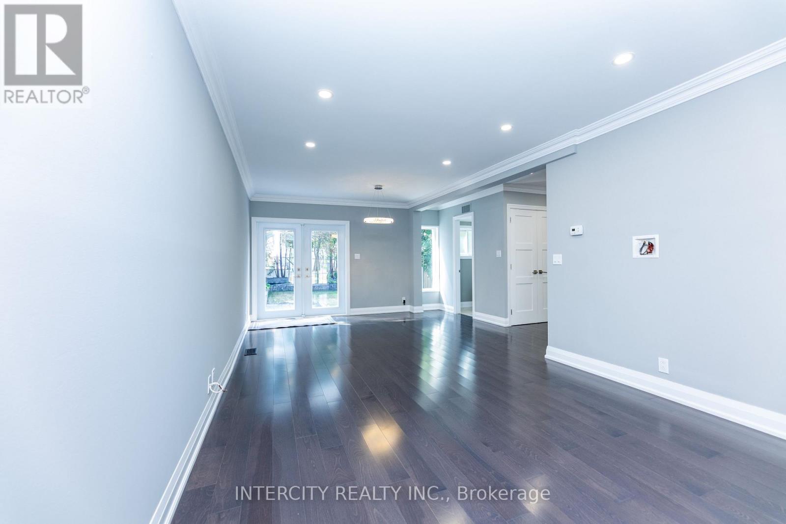 Photo 2 of 19 Marowyne Drive, Toronto ON