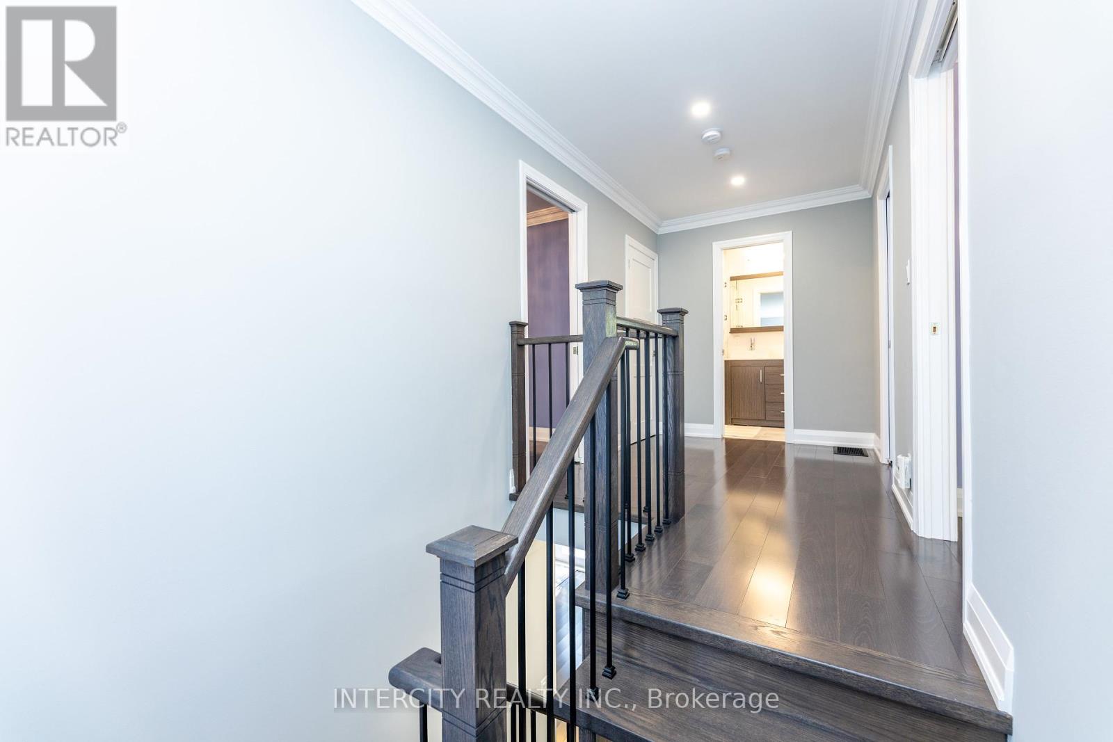 Photo 10 of 19 Marowyne Drive, Toronto ON