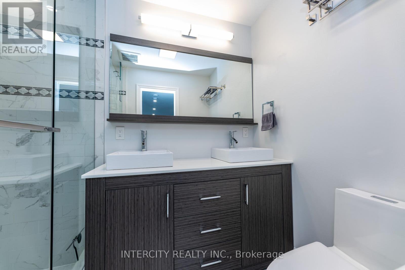 Photo 38 of 19 Marowyne Drive, Toronto ON