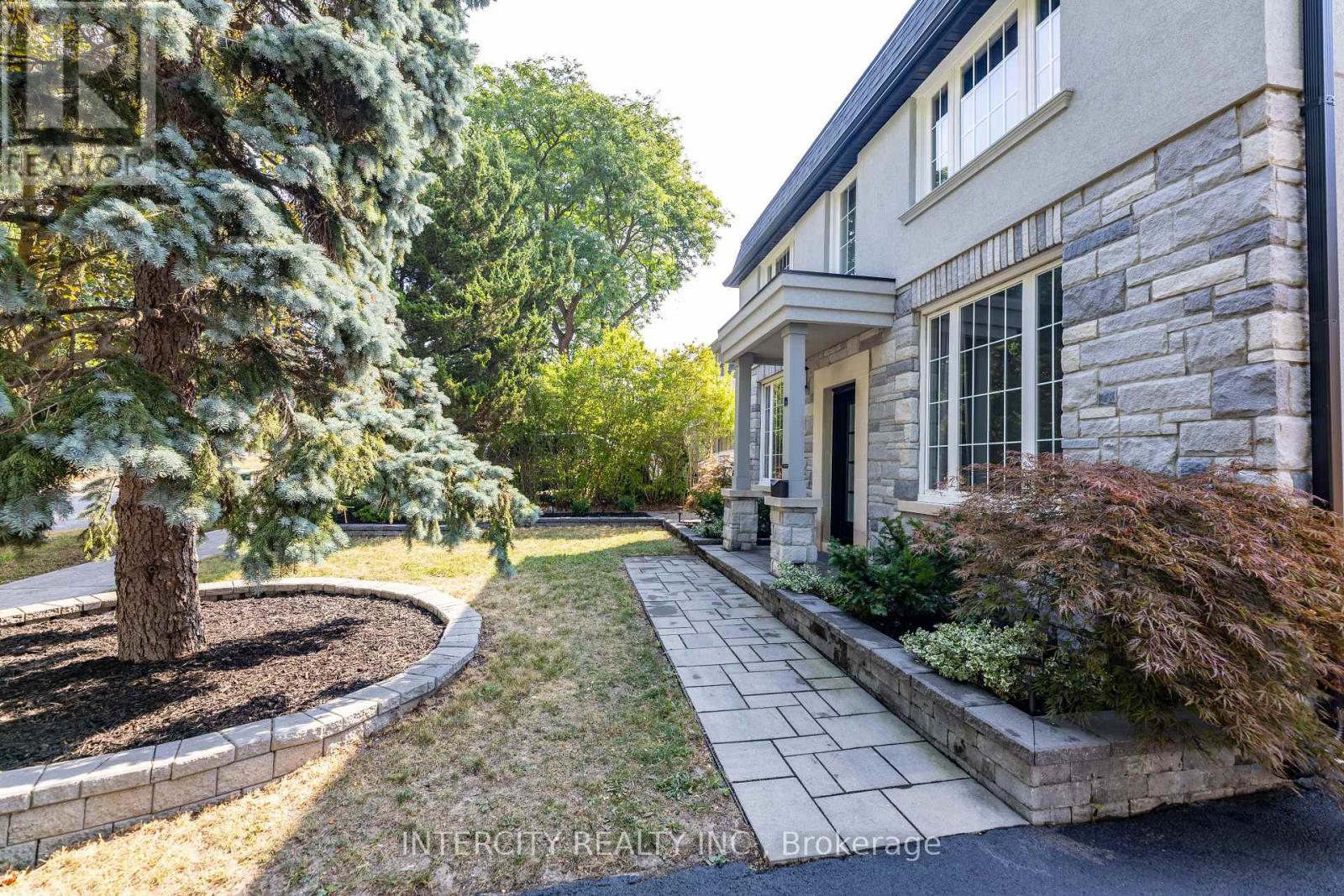 Photo 32 of 19 Marowyne Drive, Toronto ON