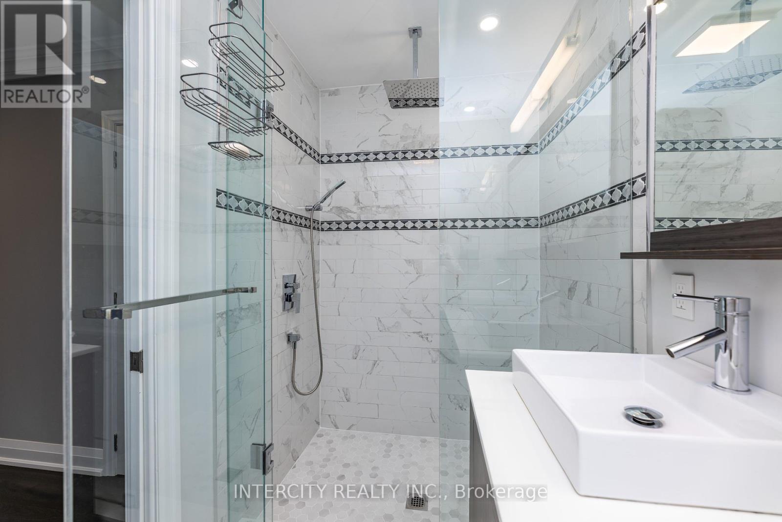 Photo 34 of 19 Marowyne Drive, Toronto ON