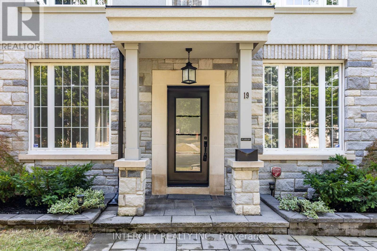 Photo 22 of 19 Marowyne Drive, Toronto ON