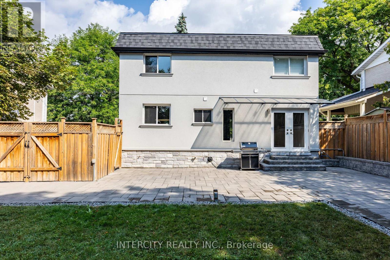 Photo 8 of 19 Marowyne Drive, Toronto ON
