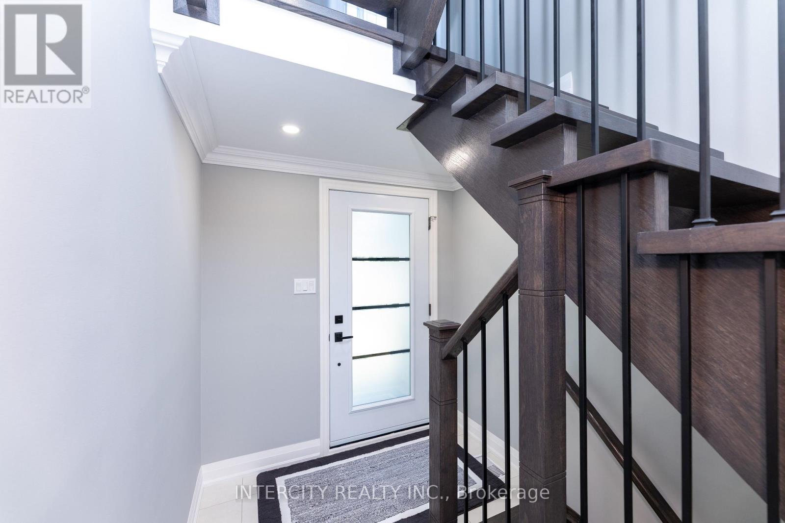 Photo 35 of 19 Marowyne Drive, Toronto ON