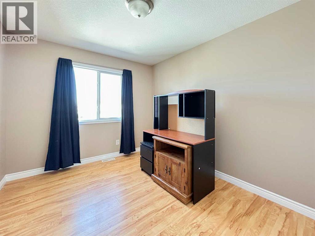 Photo 34 of 245 Pickles Crescent, Fort Mcmurray AB
