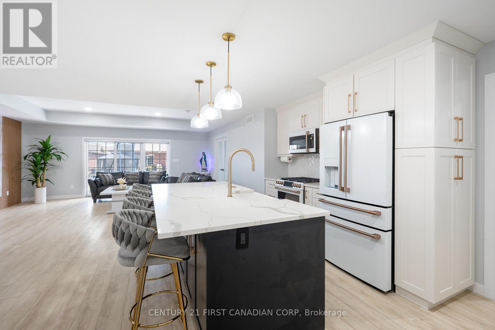 Photo 3 of 1150 Copeland Avenue, Windsor ON