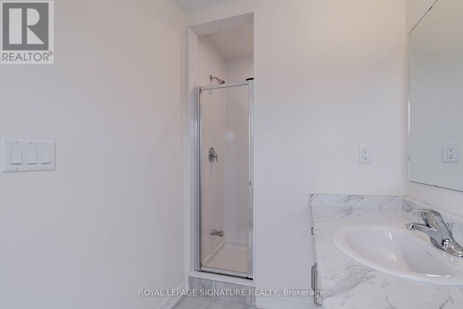 Photo 8 of 504 1695 Dersan Street, Pickering ON
