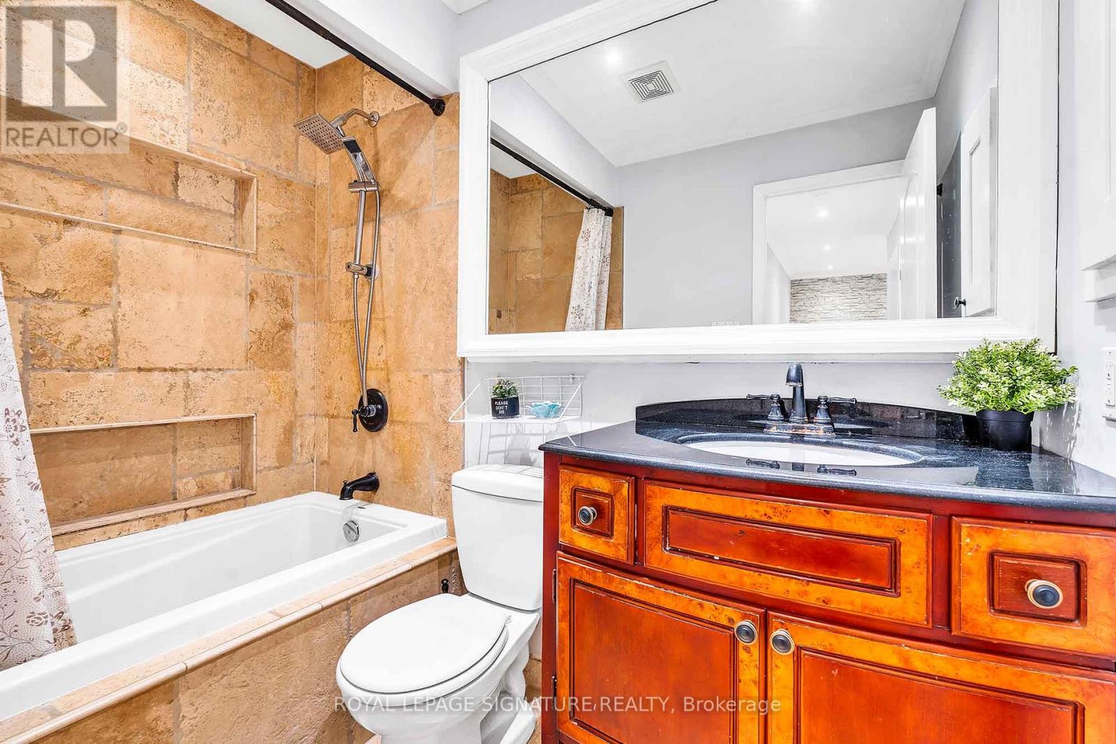 Photo 31 of 14 Poplar Crescent, Aurora ON