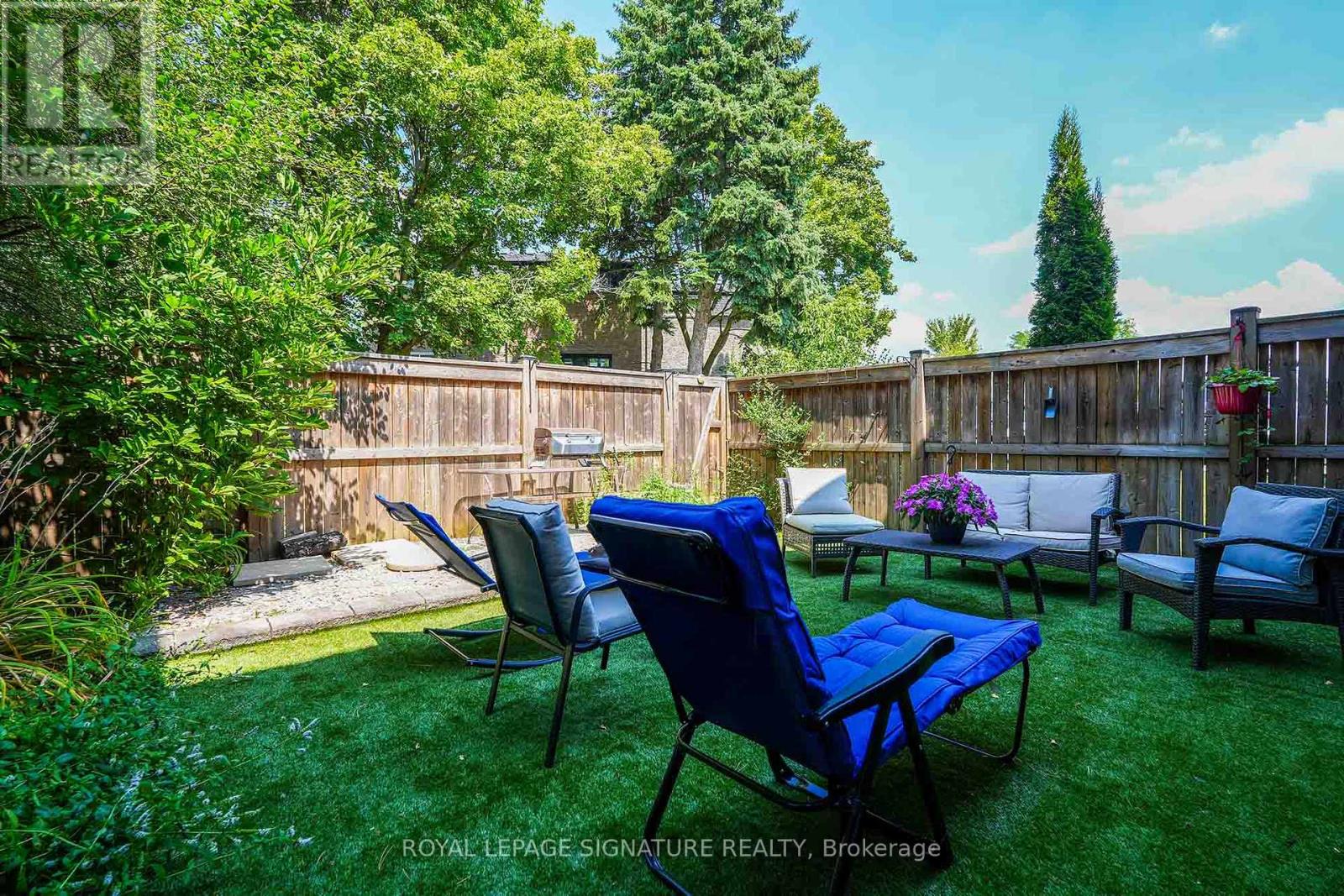 Photo 36 of 14 Poplar Crescent, Aurora ON