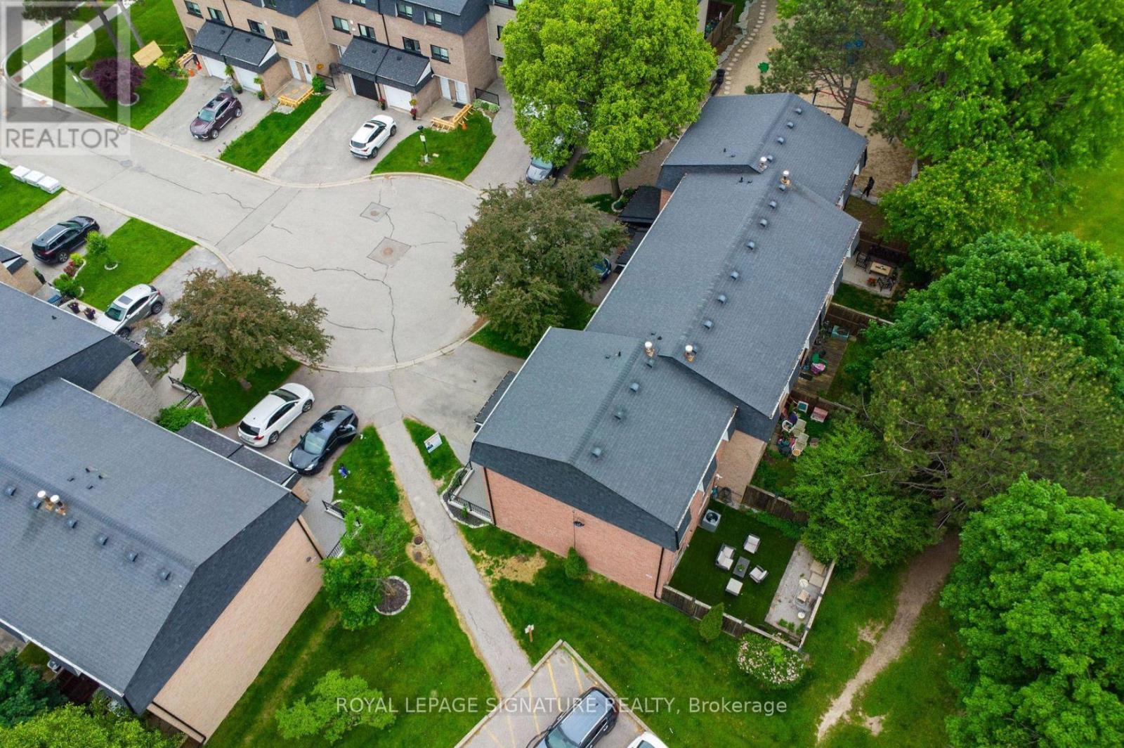 Photo 38 of 14 Poplar Crescent, Aurora ON