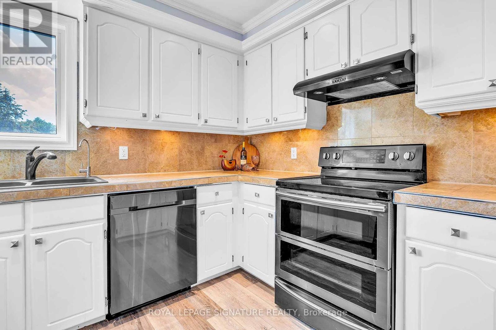 Photo 16 of 14 Poplar Crescent, Aurora ON