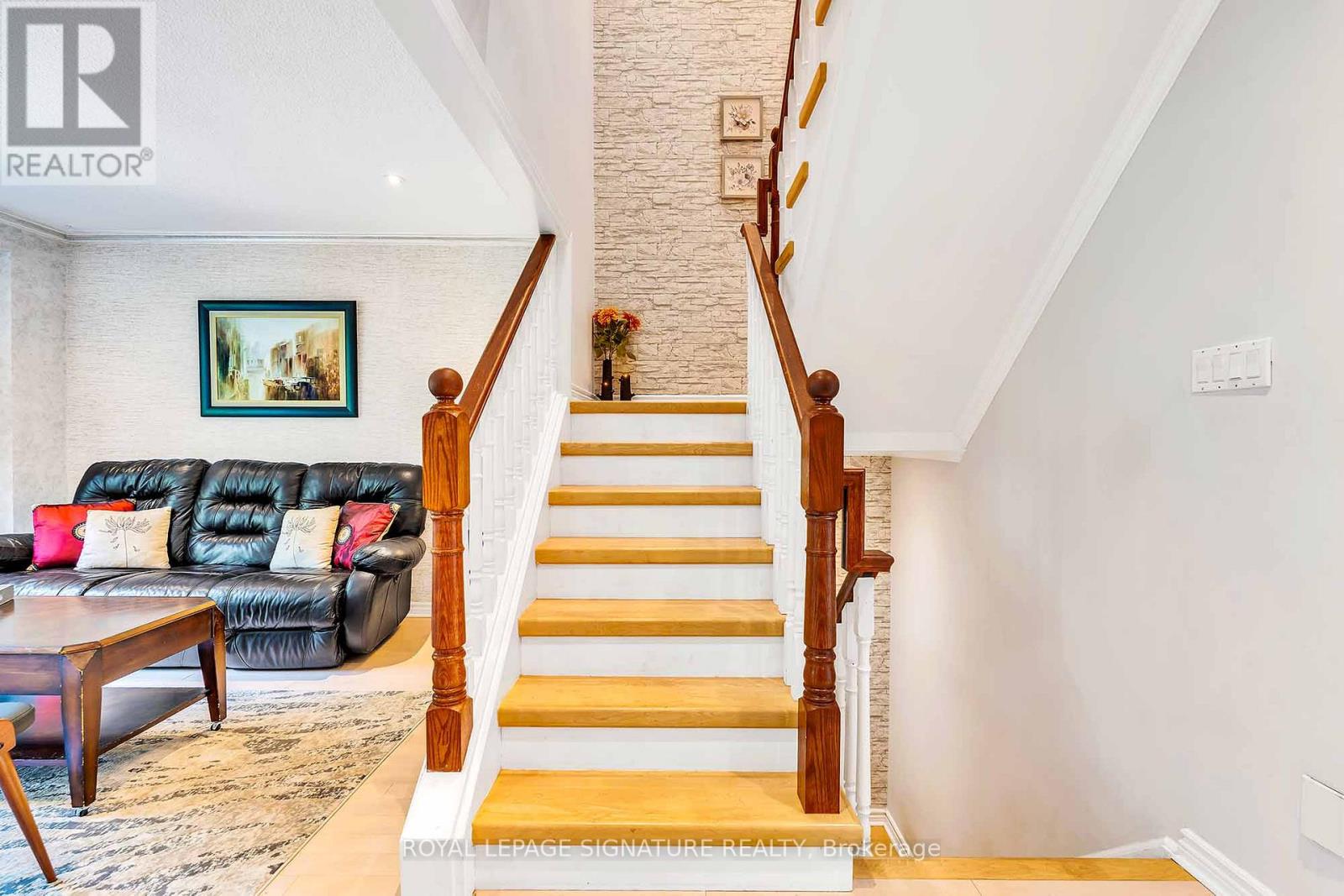 Photo 24 of 14 Poplar Crescent, Aurora ON