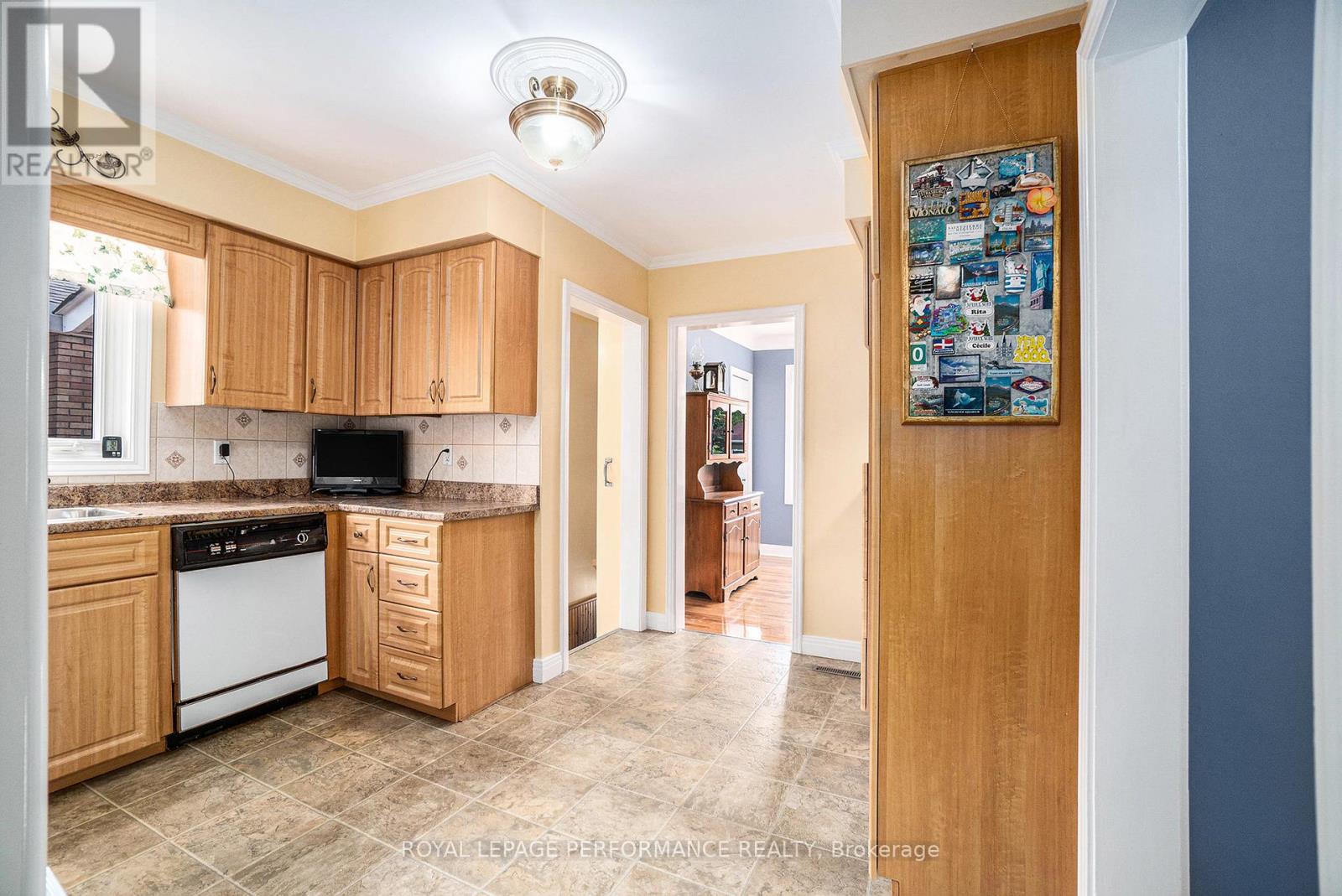 Photo 21 of 383 Maria Goretti Circle, Ottawa ON