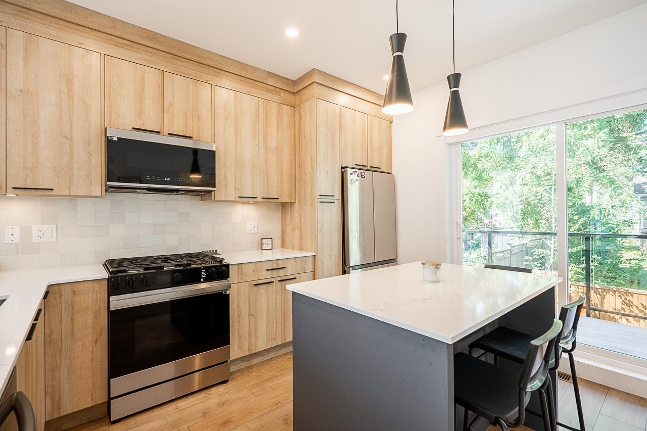Photo 13 of 7 10527 155 Street, Surrey BC