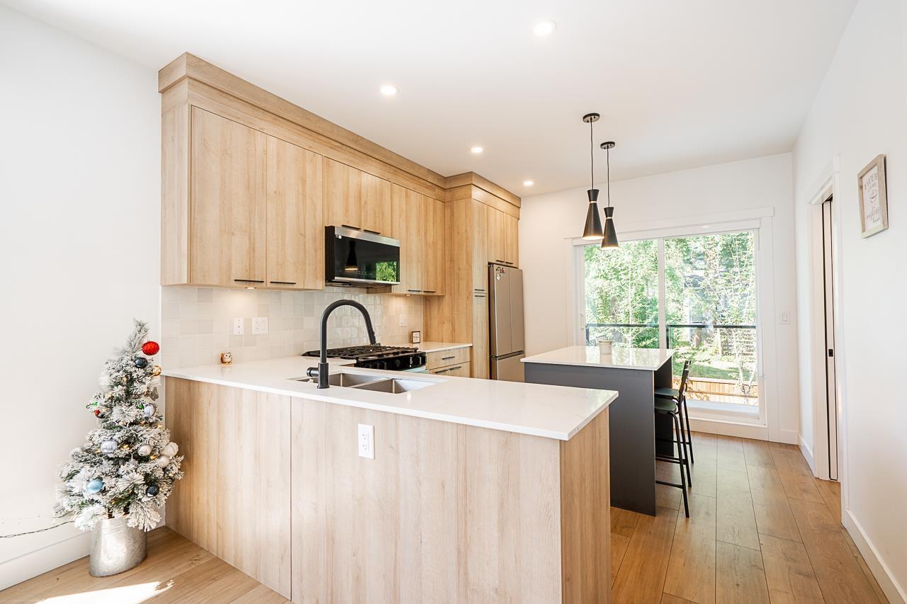Photo 12 of 7 10527 155 Street, Surrey BC