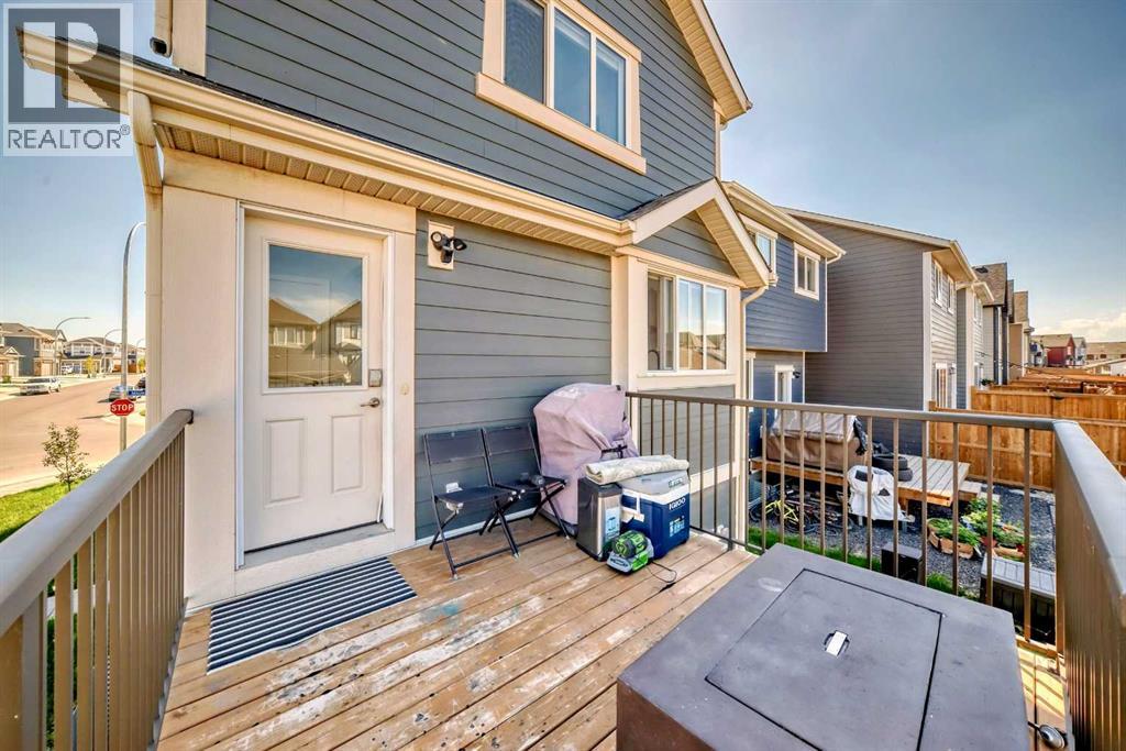 Photo 2 of 108 Magnolia Way Se, Calgary AB