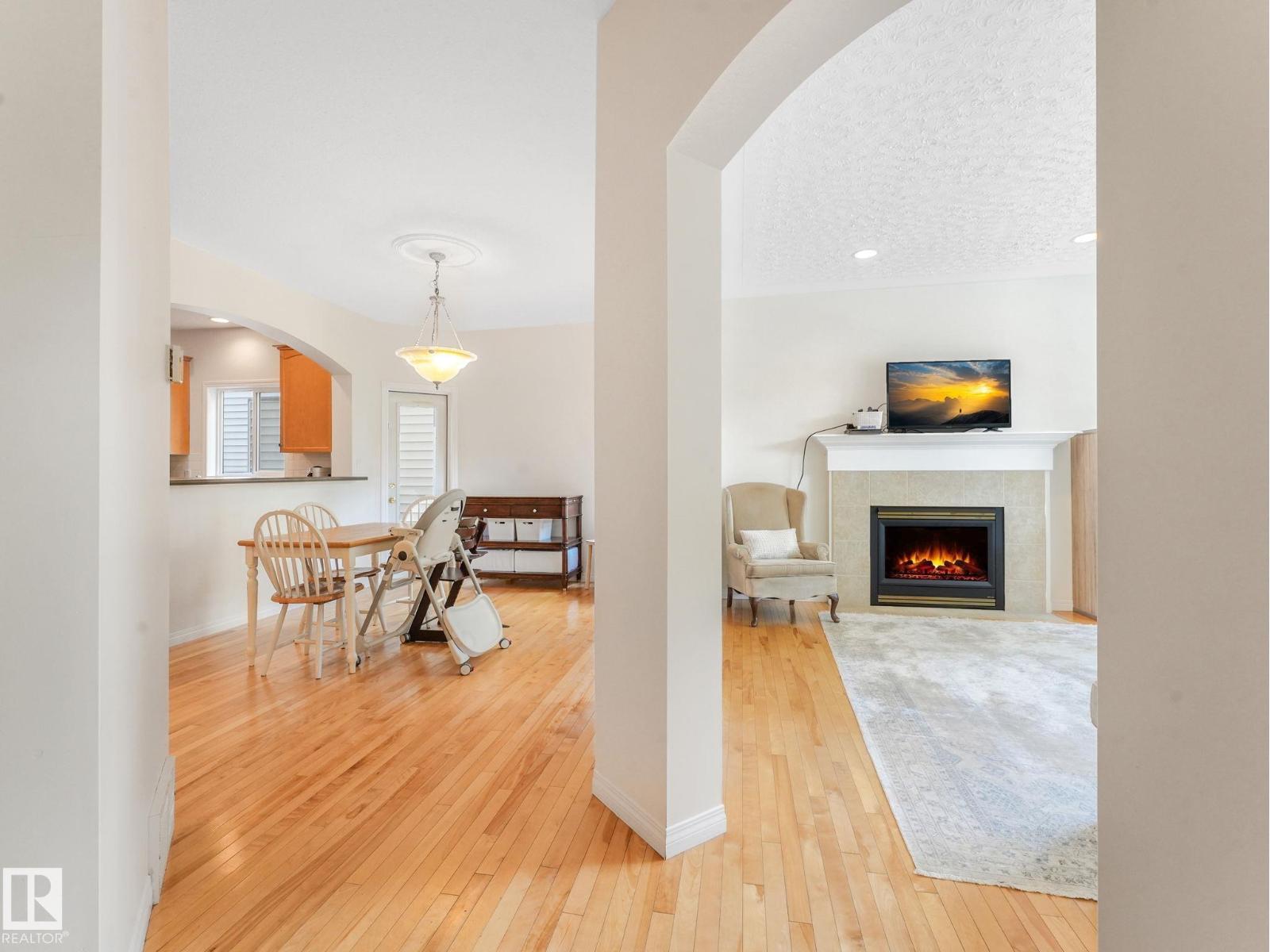 Photo 10 of 8614 108 A St Nw, Edmonton AB