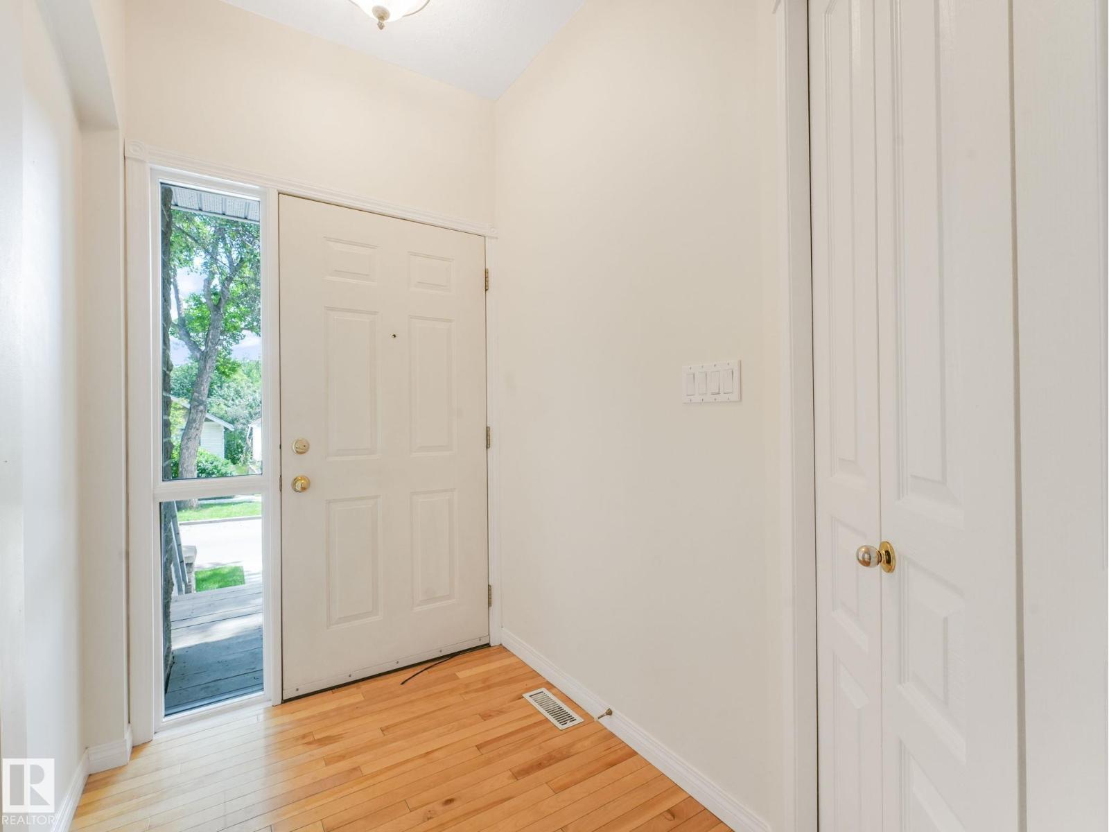 Photo 8 of 8614 108 A St Nw, Edmonton AB