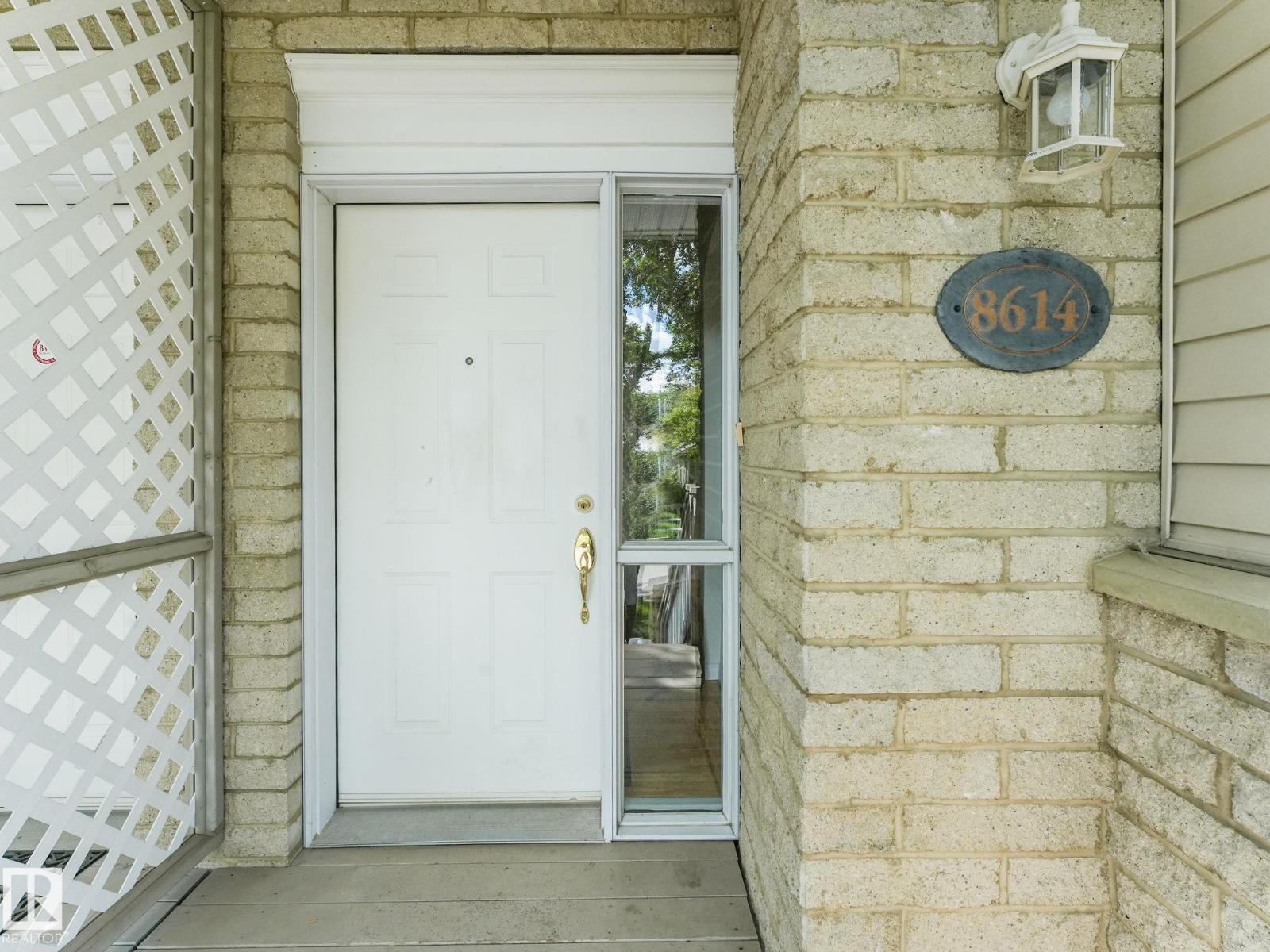 Photo 7 of 8614 108 A St Nw, Edmonton AB