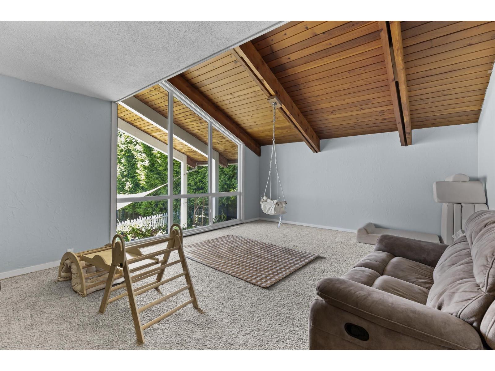 Photo 6 of 32934 12 Th Avenue, Mission BC