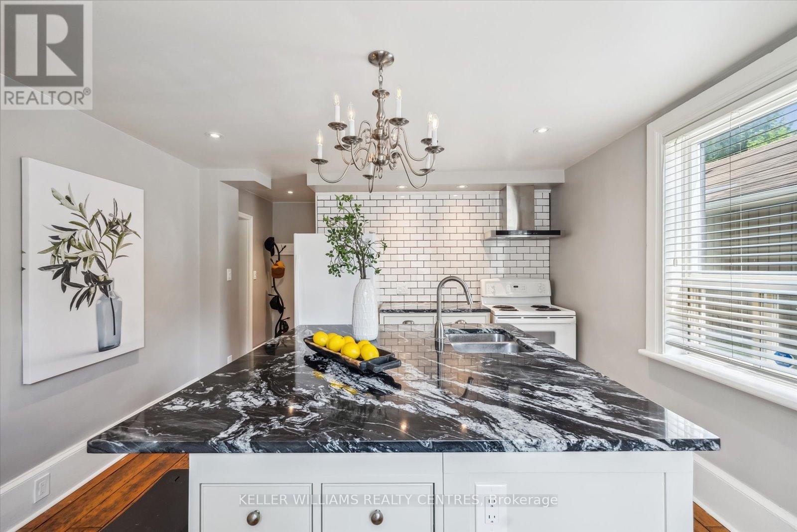 Photo 4 of 19277 Yonge Street, East Gwillimbury ON