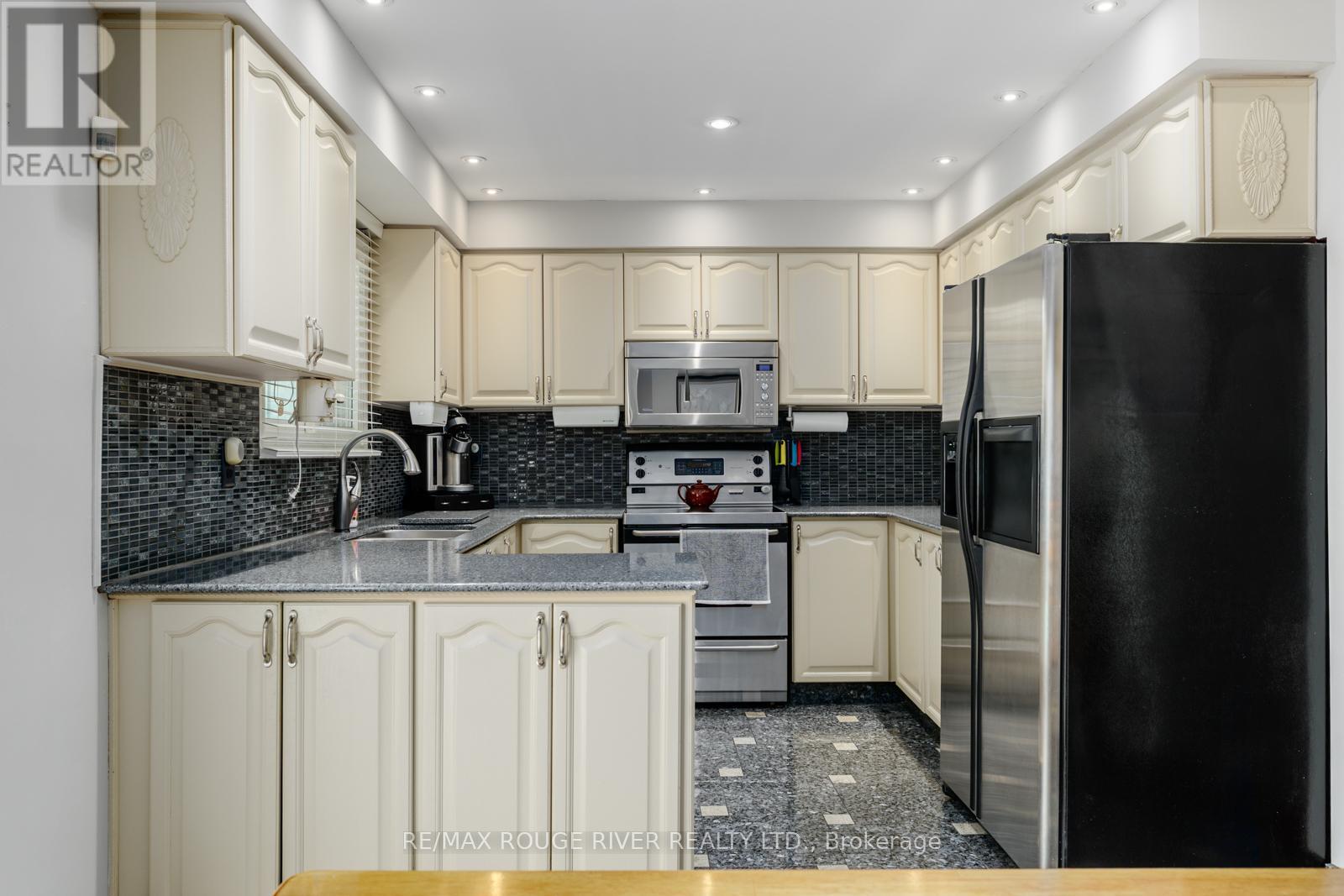 Photo 2 of 1106 Ridge Valley Drive, Oshawa ON