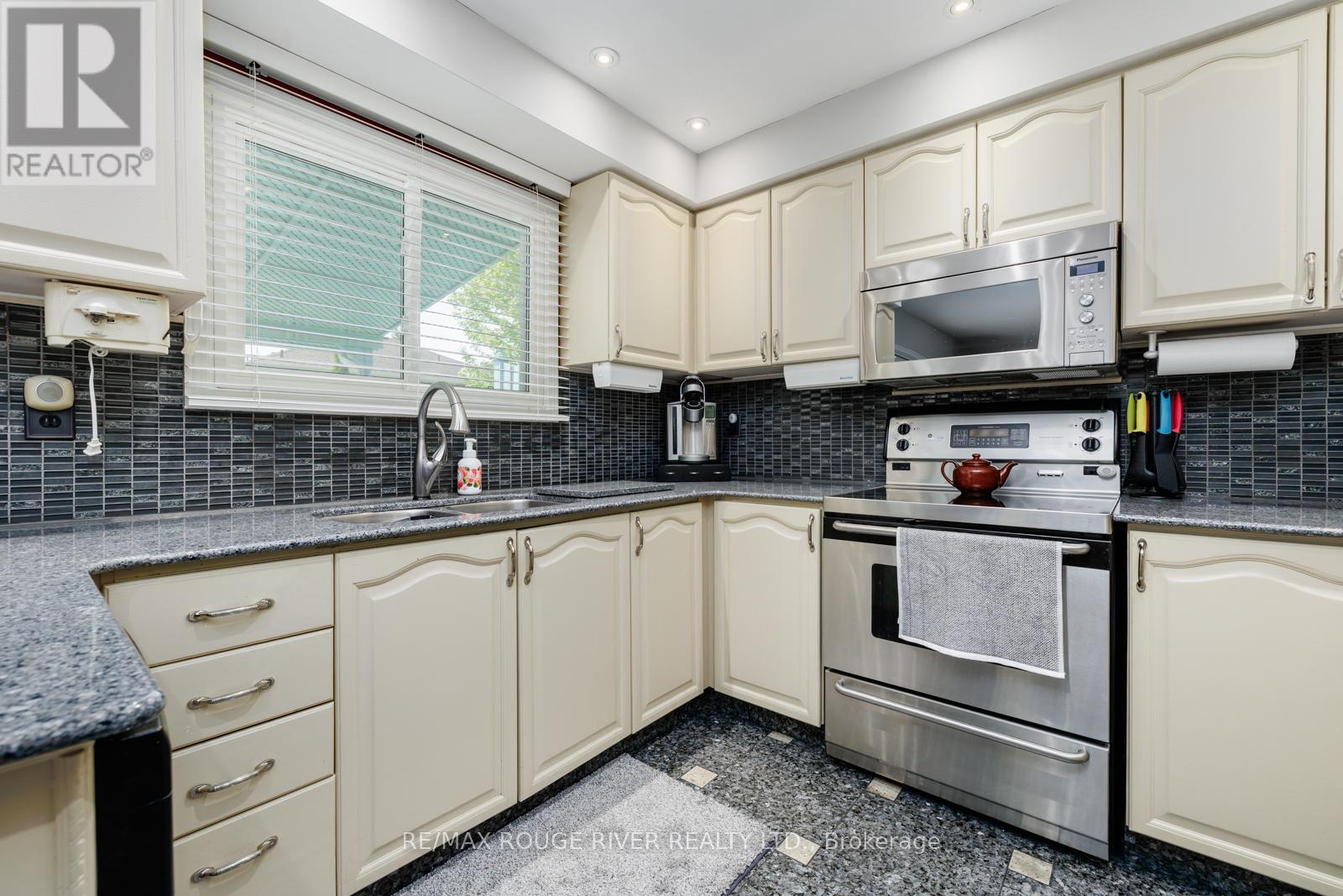Photo 23 of 1106 Ridge Valley Drive, Oshawa ON